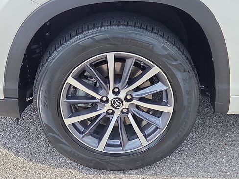 Used 2018 Toyota Highlander XLE FWD image 7