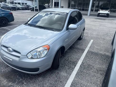 Used 2011 Hyundai Accent GS w/ Premium Pkg 3 FWD image 3