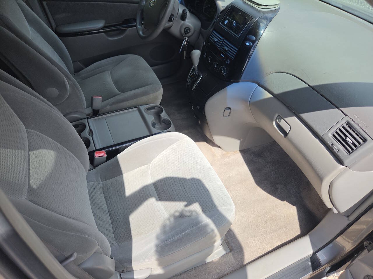 Used 2005 Toyota Sienna LE w/ LE Pkg 5 FWD image 27