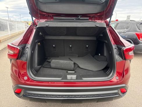 Used 2024 Chevrolet Trax RS w/ Sunroof Package image 23