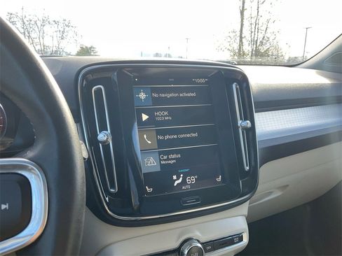 Used 2021 Volvo XC40 T5 Momentum image 19