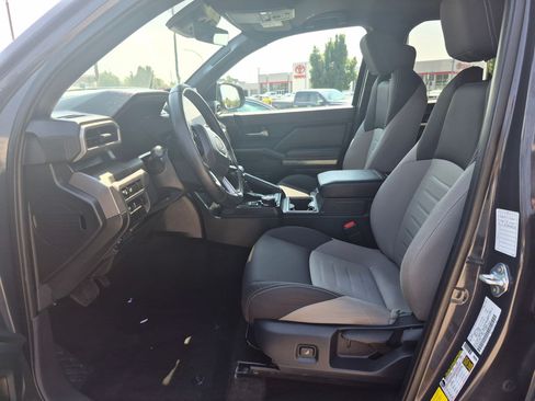 Used 2025 Toyota Tacoma TRD Off-Road AWD/4WD image 17