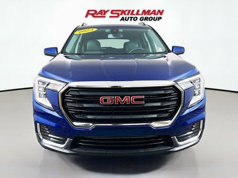 Used 2023 GMC Terrain SLE w/ Driver Convenience Package image 2