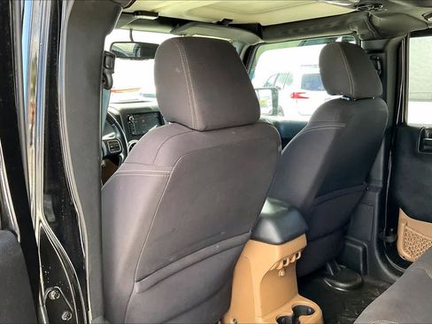 Used 2013 Jeep Wrangler Unlimited Sahara w/ Connectivity Group AWD/4WD image 12