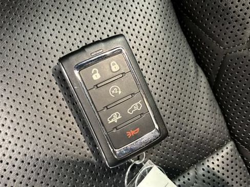 Used 2022 Jeep Grand Wagoneer Series III w/ Rear Seat Video Group 1 AWD/4WD image 42