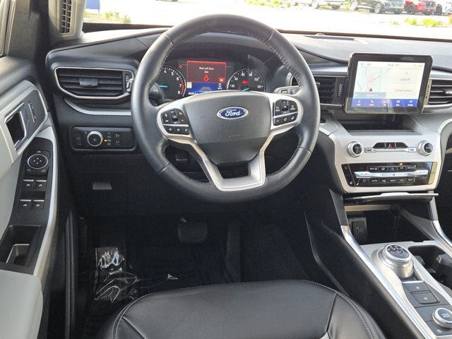 Used 2022 Ford Explorer XLT w/ Equipment Group 202A AWD/4WD image 17