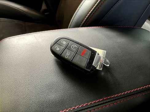 Used 2019 Jeep Grand Cherokee Trailhawk AWD/4WD image 32