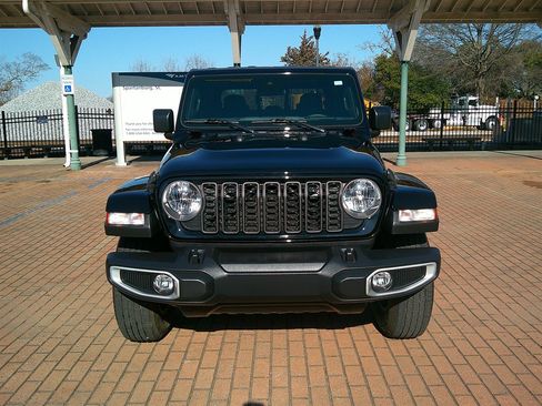 Used 2024 Jeep Gladiator Sport image 2