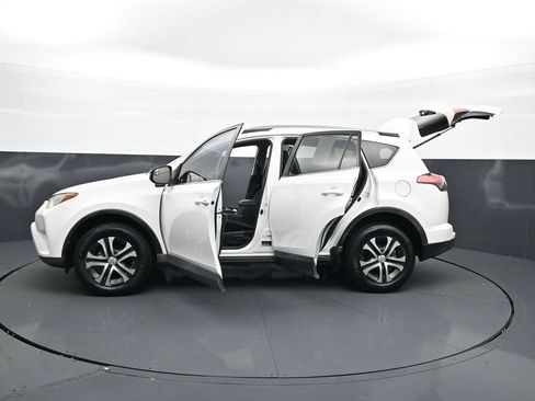 Used 2017 Toyota RAV4 LE FWD image 47