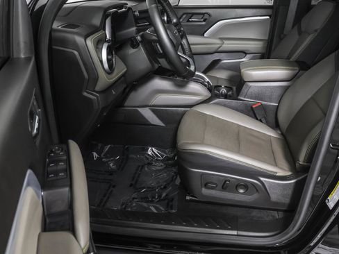 Used 2025 Chevrolet Colorado ZR2 w/ Technology Package AWD/4WD image 22
