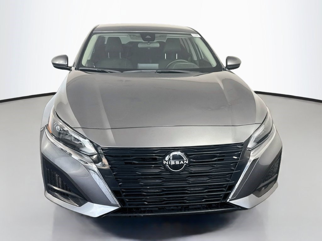 Used 2023 Nissan Altima 2.5 SV FWD image 2