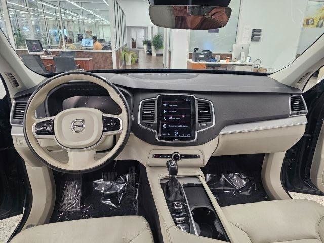 Used 2021 Volvo XC90 T5 Momentum w/ Climate Package AWD/4WD image 16