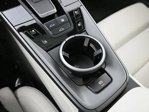 Certified 2022 Porsche 911 Carrera 4S AWD/4WD image 19
