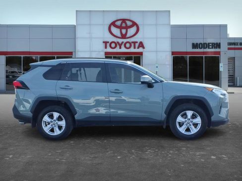 Used 2021 Toyota RAV4 XLE image 7
