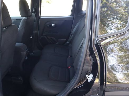Used 2020 Jeep Renegade Latitude FWD image 20