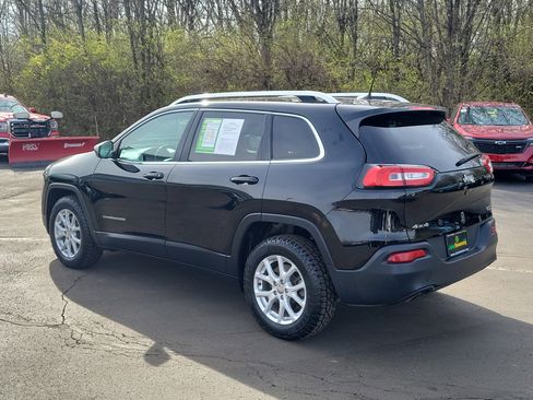 Used 2018 Jeep Cherokee Latitude Plus w/ Cold Weather Group image 3