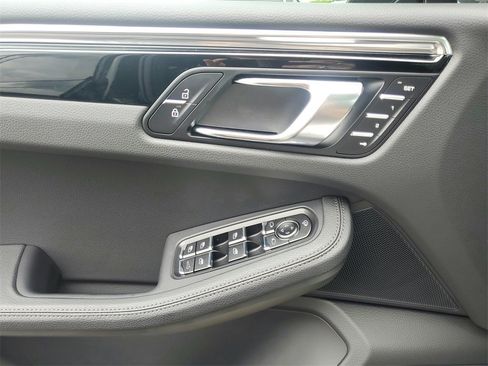 Used 2025 Porsche Macan Turbo image 8