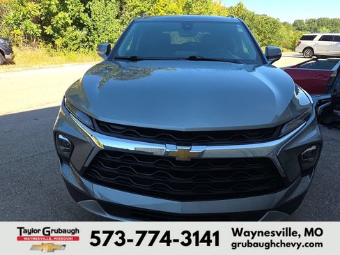 Used 2023 Chevrolet Blazer LT FWD image 2