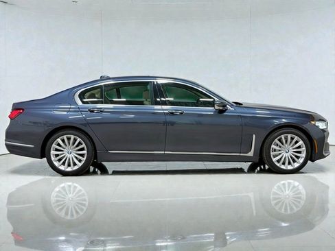 Used 2020 BMW 740i w/ Premium Package image 13