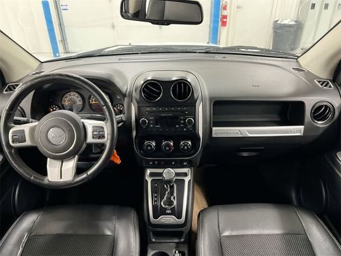 Used 2016 Jeep Compass Latitude image 10