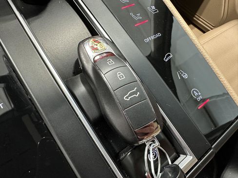 Certified 2026 Porsche Macan AWD/4WD image 46