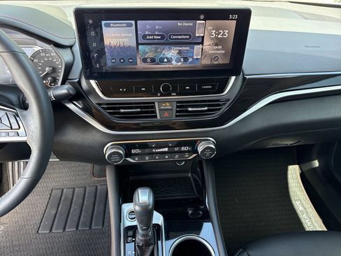 Used 2025 Nissan Altima 2.5 SR w/ SR Premium Package FWD image 28
