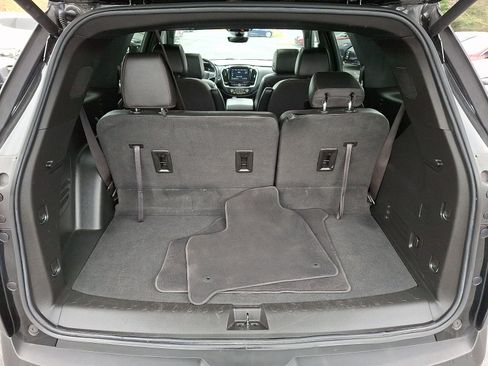 Used 2022 Chevrolet Traverse RS image 28