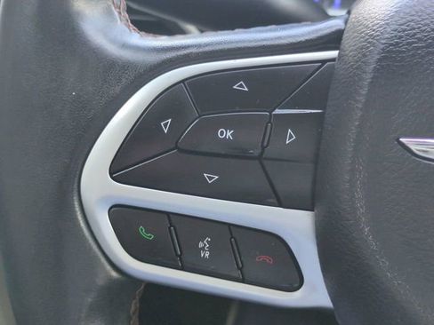 Used 2018 Chrysler Pacifica Touring-L FWD image 24