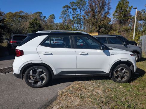 Used 2023 Hyundai Venue Limited w/ Cargo Package image 2