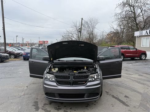 Used 2017 Dodge Journey SE w/ Flexible Seating Group image 19