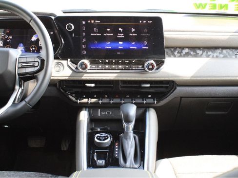 Used 2024 Chevrolet Colorado ZR2 w/ Safety Package AWD/4WD image 23