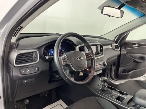 Used 2020 Kia Sorento LX w/ LX I4 Convenience Package image 19