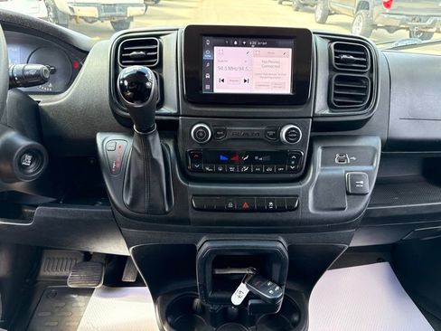 Used 2024 RAM ProMaster 2500 w/ Convenience Group FWD image 7