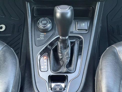 Used 2019 Jeep Cherokee Limited w/ Technology Group image 15