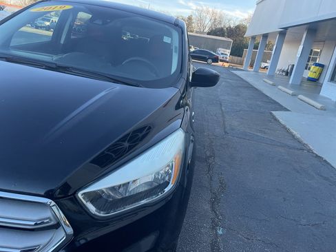 Used 2019 Ford Escape SE image 4