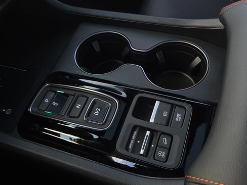 Used 2025 Honda Pilot TrailSport image 29