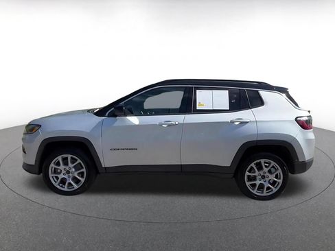 Used 2025 Jeep Compass Limited AWD/4WD image 9
