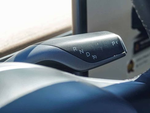 Used 2023 Tesla Model Y Long Range image 17