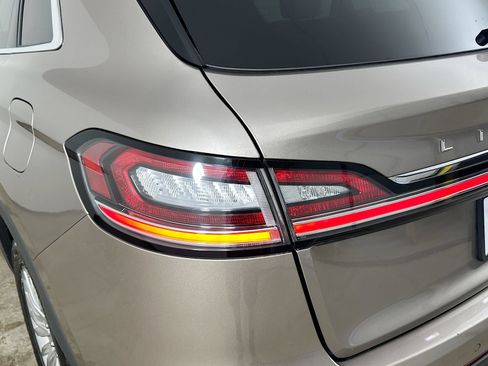 Used 2019 Lincoln Nautilus FWD image 12