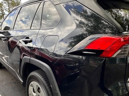 Used 2019 Toyota RAV4 LE image 9