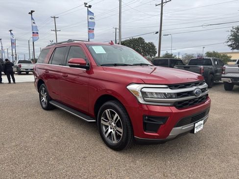 Certified 2022 Ford Expedition XLT image 5