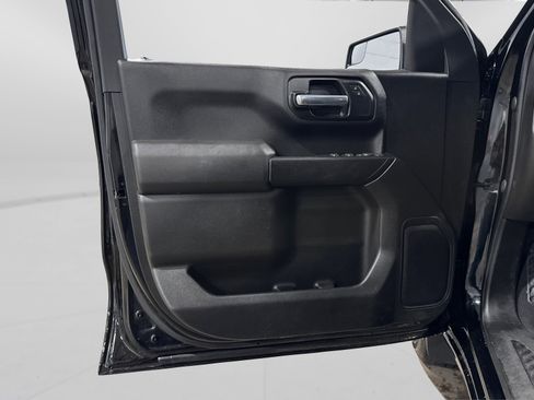 Used 2023 Chevrolet Silverado 1500 Custom image 16