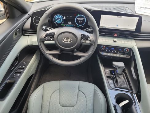 New 2025 Hyundai Elantra Limited image 14
