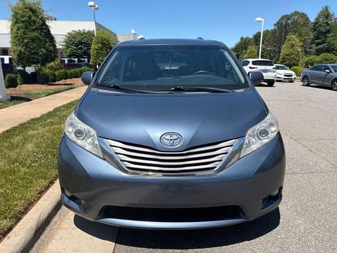 Used 2017 Toyota Sienna XLE FWD image 6