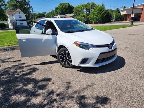 Used 2015 Toyota Corolla LE FWD image 9