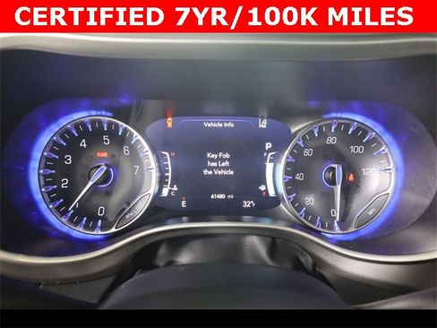 Used 2023 Chrysler Pacifica Touring-L image 23