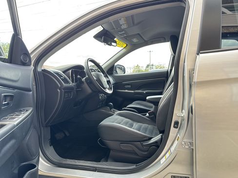 Used 2025 Mitsubishi Outlander Sport SE AWD/4WD image 9