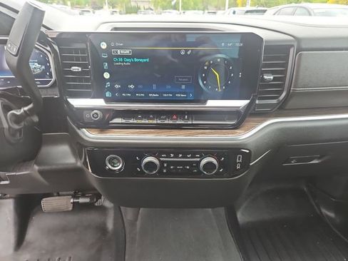 Used 2022 Chevrolet Silverado 1500 LT AWD/4WD image 19