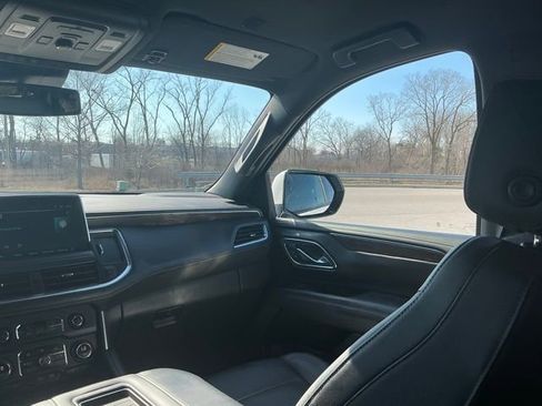 Used 2024 Chevrolet Suburban Z71 w/ Off-Road Capability Package image 29