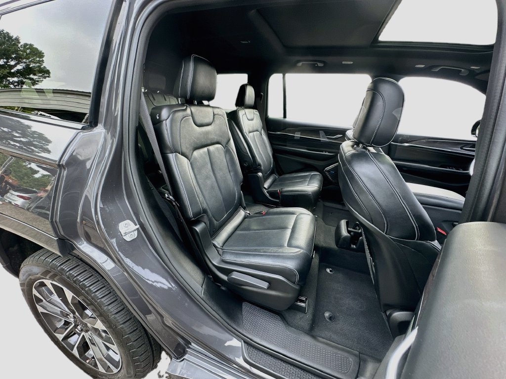 Used 2022 Jeep Grand Cherokee L Overland RWD image 30